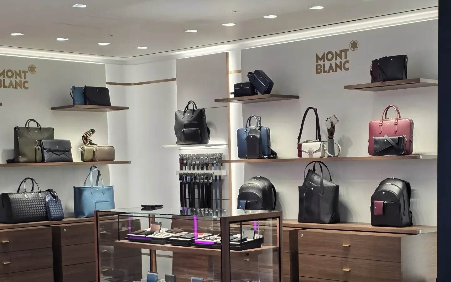 Display Details example for What Is Wall Washer Lighting? Applications and Design Principles