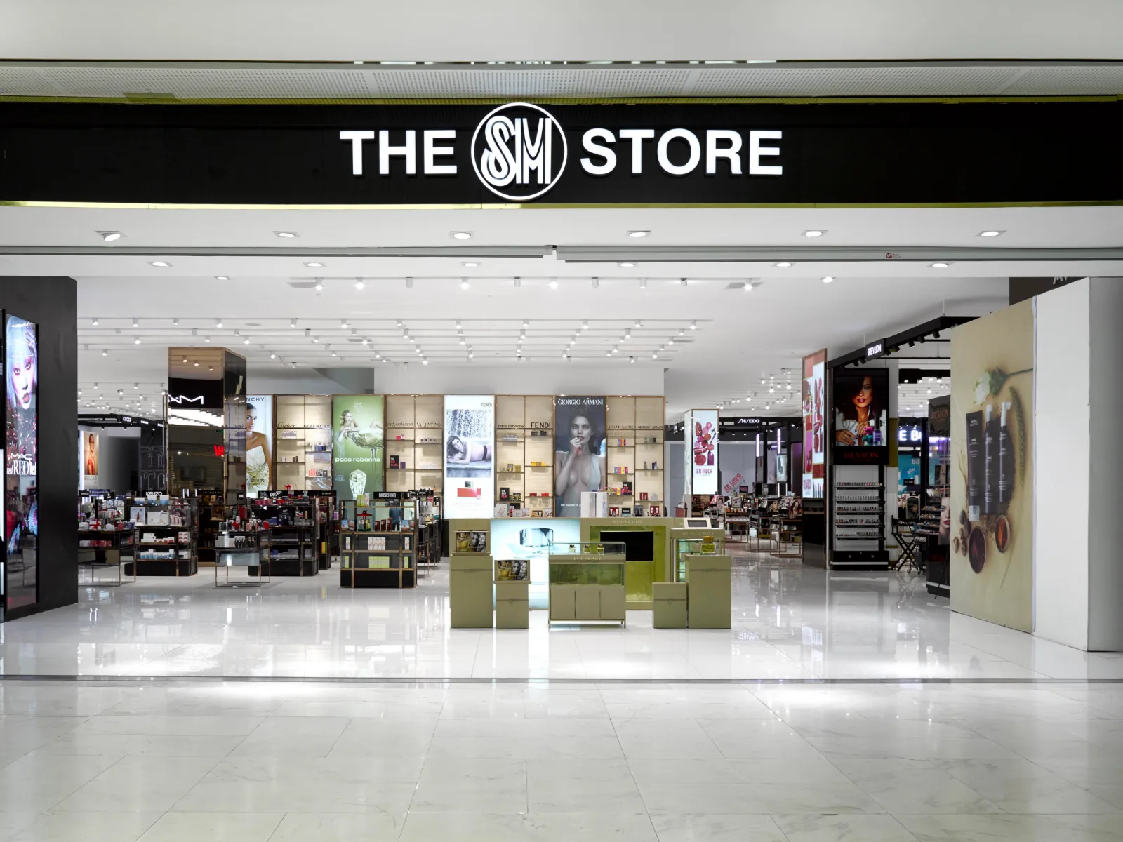 Retail Lighting with INTERO recessed downlight