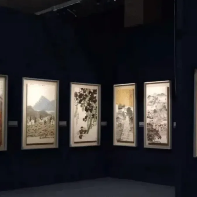 Exhibition Lighting with ARTAX projection track light