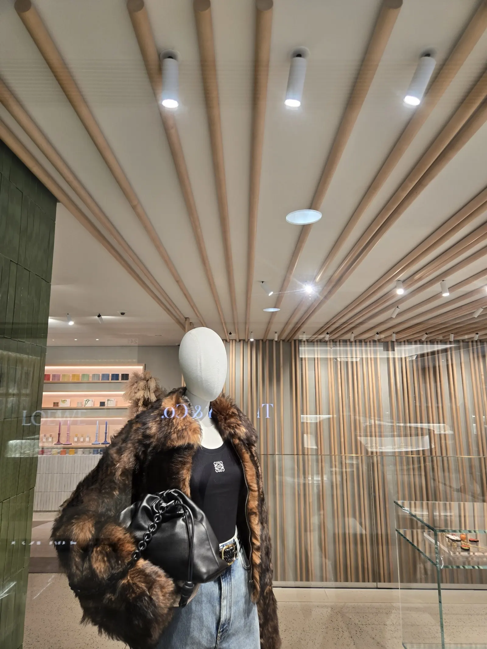 Luxury retail consultation environment with recessed and integrated display lighting