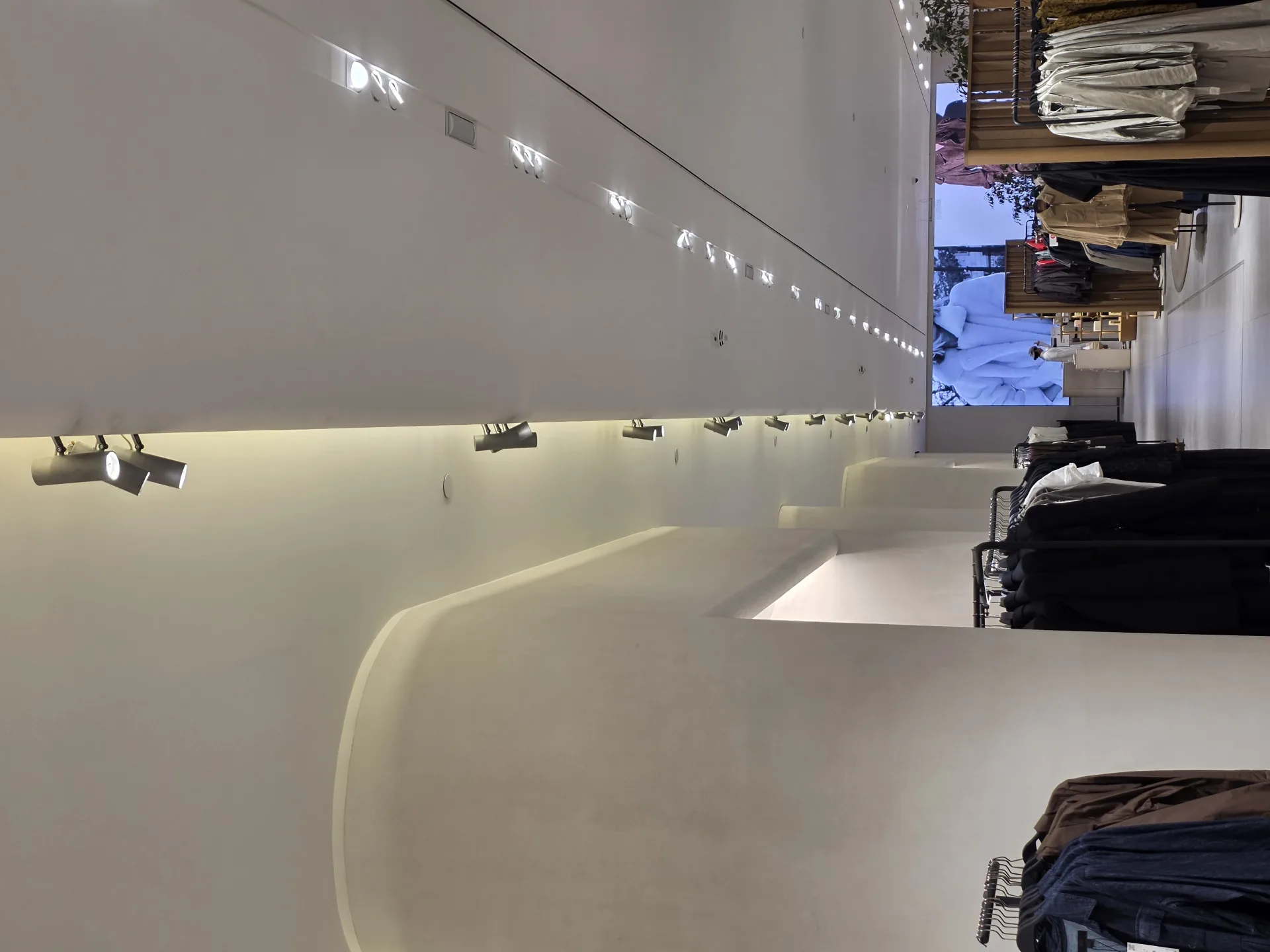 Riyadh shopping mall retail project with ARMI track spotlights and recessed lighting