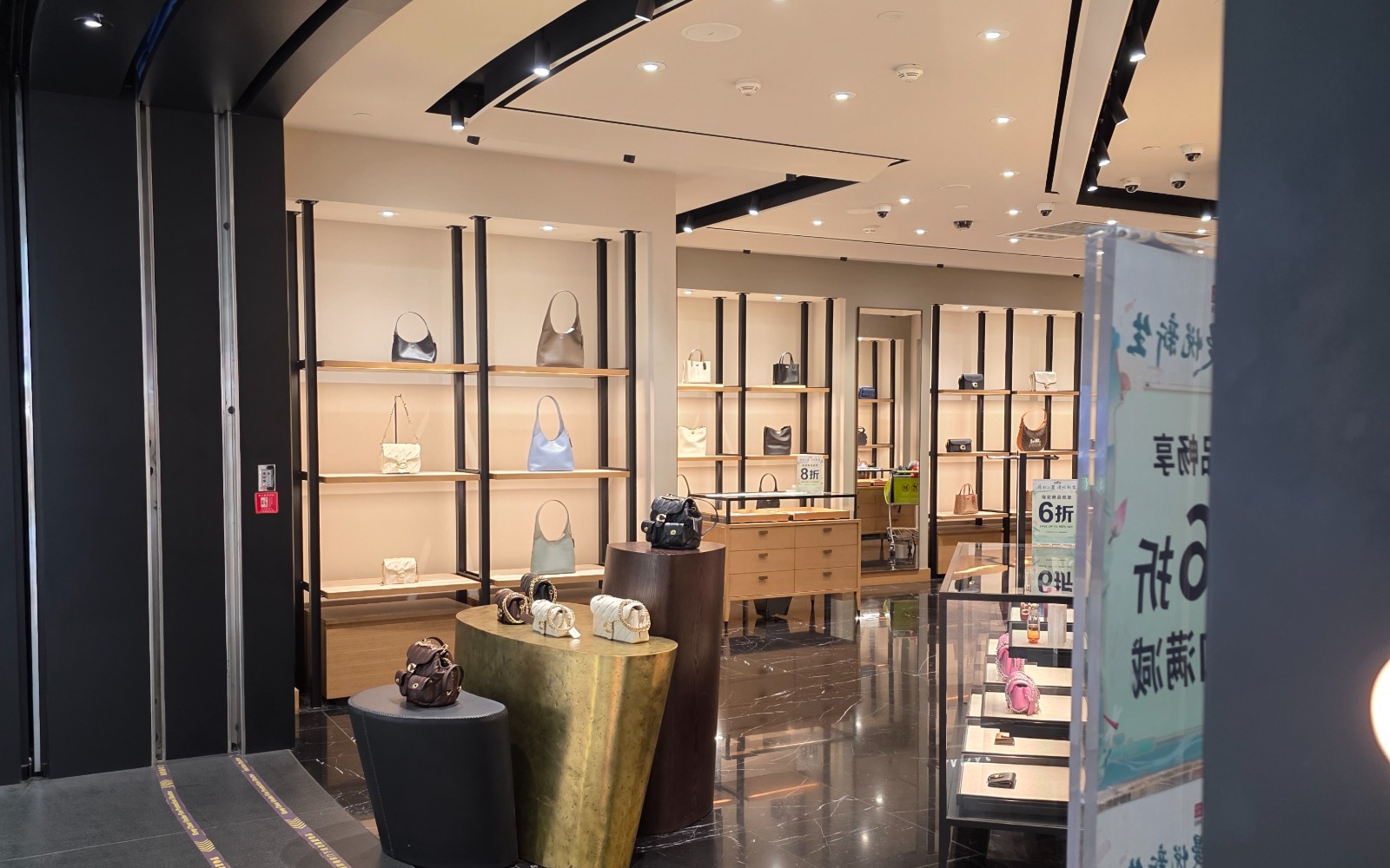 Middle East Luxury Retail Linear Lighting