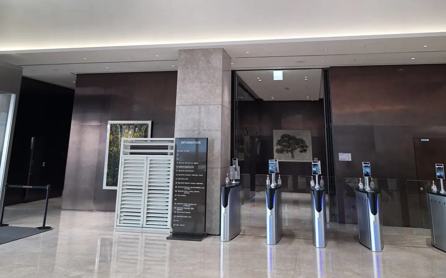 Entrance and Circulation Lighting