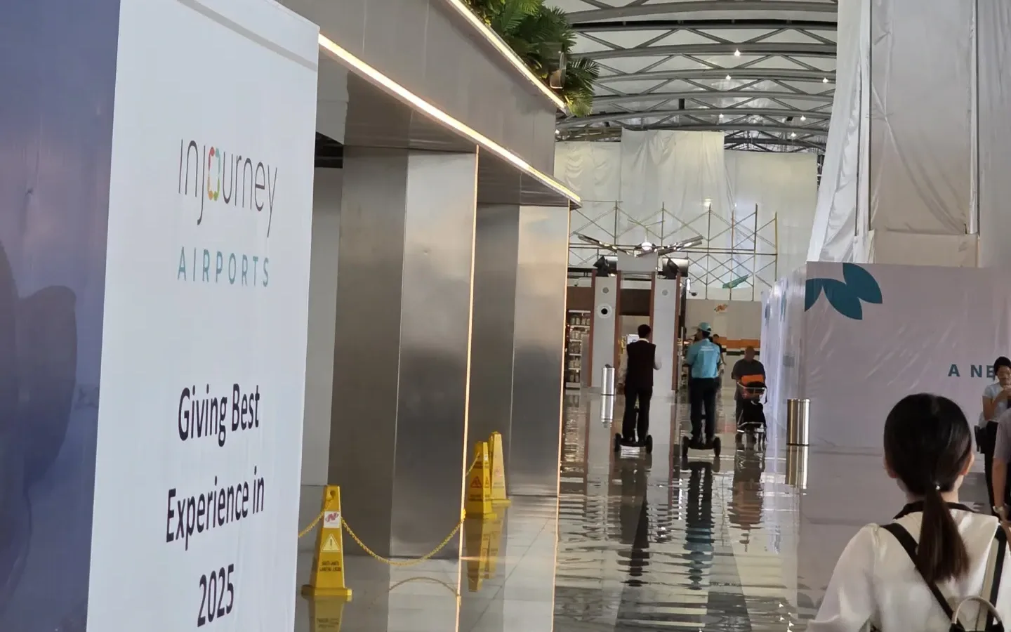 Passenger circulation area illuminated with EMMA Track Lights at Jakarta International Airport.