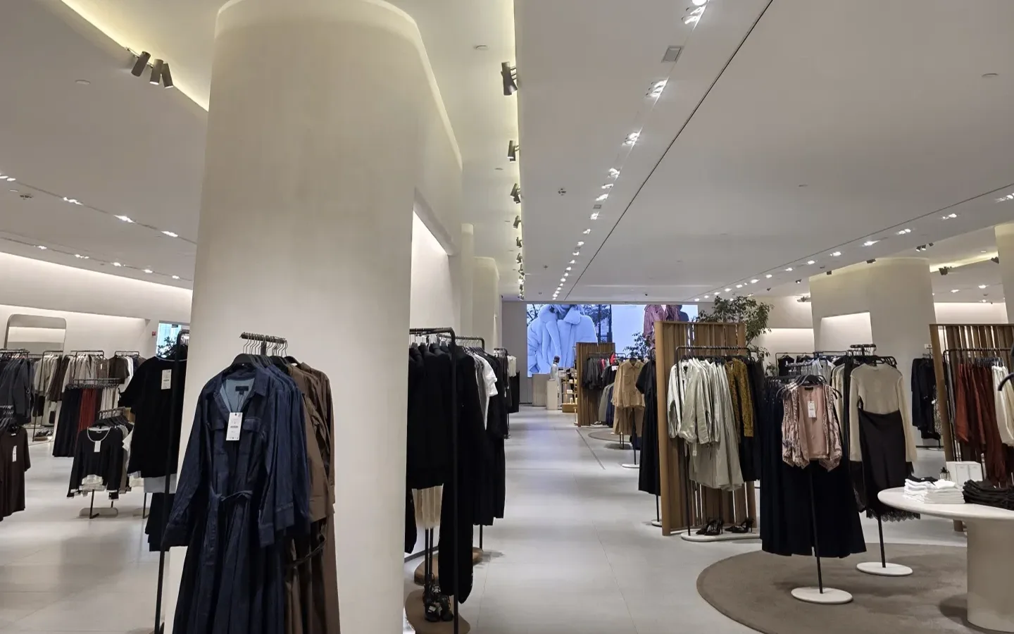Premium Fashion Store | Riyadh Mall, Saudi Arabia project lighting support